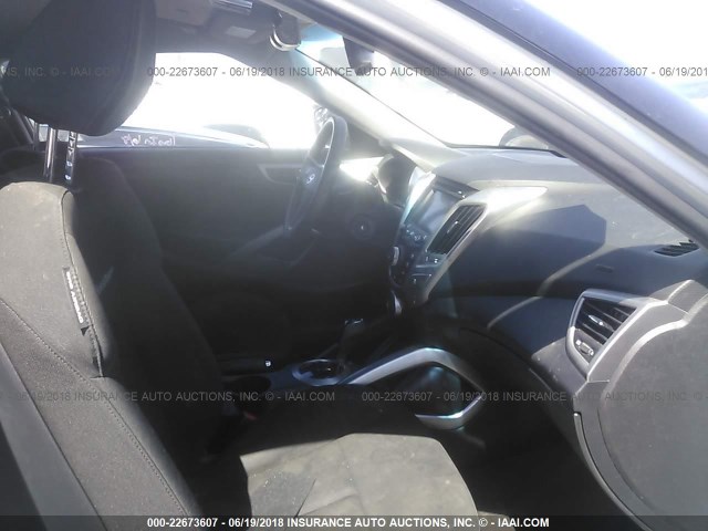 KMHTC6AD4EU212212 - 2014 HYUNDAI VELOSTER SILVER photo 5