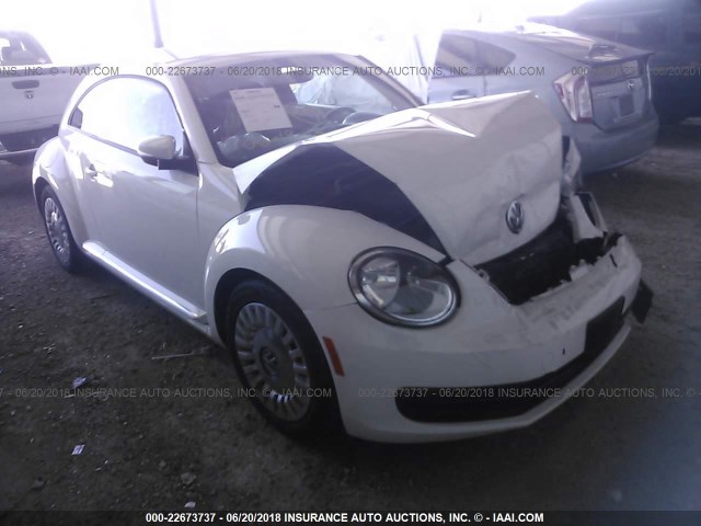 3VWJP7AT6EM608852 - 2014 VOLKSWAGEN BEETLE WHITE photo 1