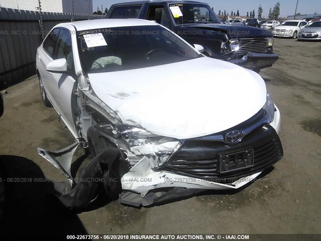 4T4BF1FK8GR566417 - 2016 TOYOTA CAMRY LE/XLE/SE/XSE 白色 照片 1