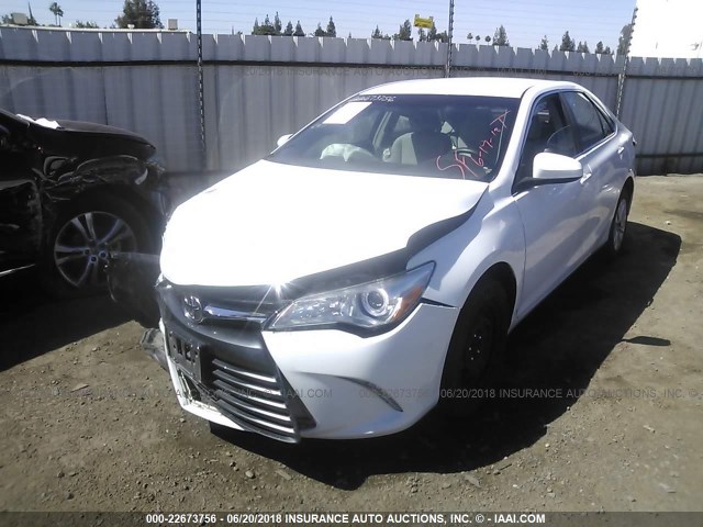 4T4BF1FK8GR566417 - 2016 TOYOTA CAMRY LE/XLE/SE/XSE 白色 照片 2