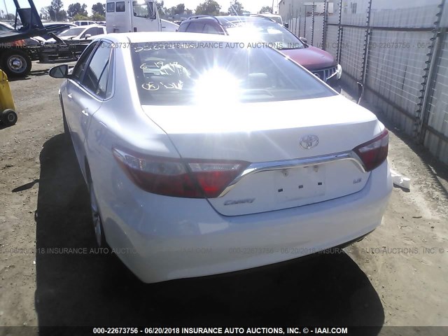 4T4BF1FK8GR566417 - 2016 TOYOTA CAMRY LE/XLE/SE/XSE 白色 照片 3