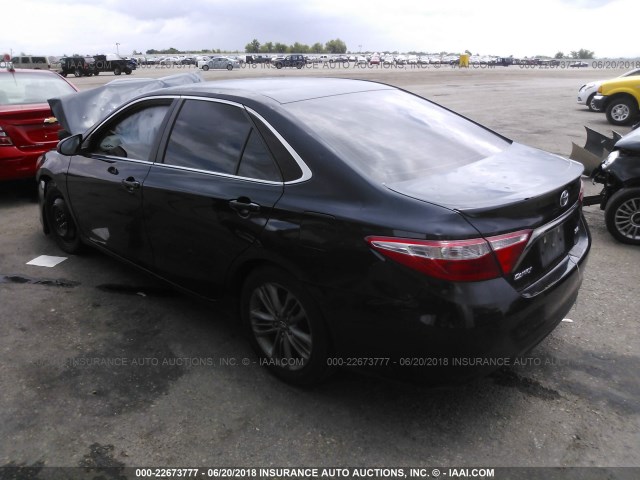 4T1BF1FK5GU570550 - 2016 TOYOTA CAMRY LE/XLE/SE/XSE 黑色 照片 3