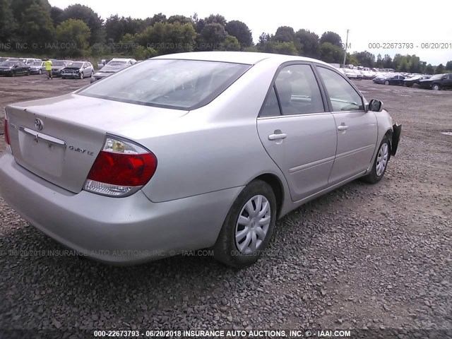 4T1BE30KX5U079444 - 2005 TOYOTA CAMRY LE/XLE/SE ვერცხლისფერი ფოტო 4