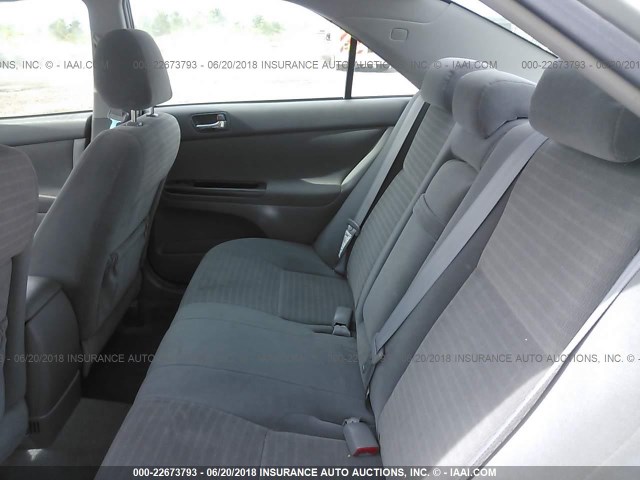 4T1BE30KX5U079444 - 2005 TOYOTA CAMRY LE/XLE/SE ვერცხლისფერი ფოტო 8