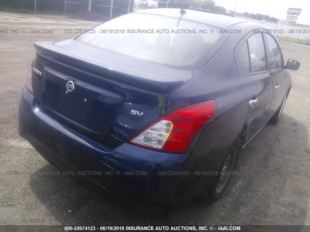 3N1CN7AP4JL800407 - 2018 NISSAN VERSA S/S PLUS/SV/SL BLUE photo 4