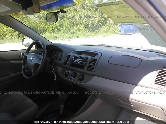 4T1BE32K32U544753 - 2002 TOYOTA CAMRY LE/XLE/SE 金色 照片 5