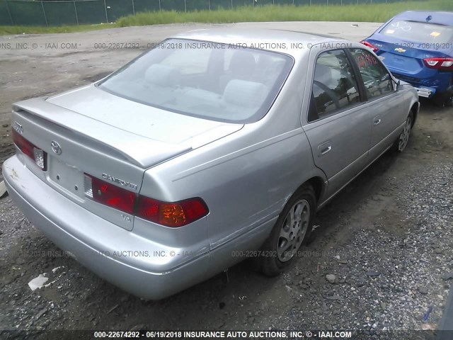 4T1BF22K3YU095493 - 2000 TOYOTA CAMRY LE/XLE SILVER photo 4