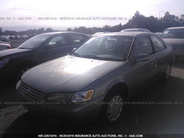 JT2BG22KXW0221119 - 1998 TOYOTA CAMRY CE/LE/XLE GRAY photo 2