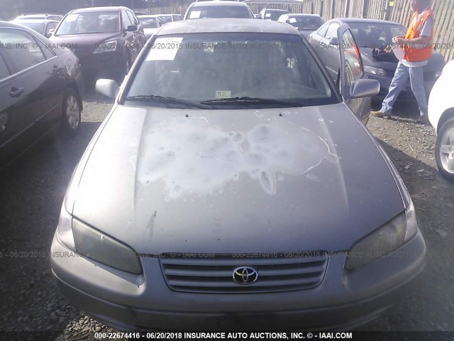 JT2BG22KXW0221119 - 1998 TOYOTA CAMRY CE/LE/XLE GRAY photo 6