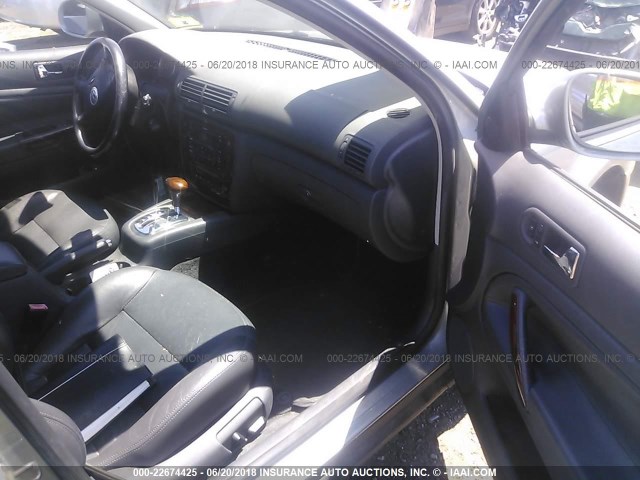 WVWRU63B95P020497 - 2005 VOLKSWAGEN PASSAT GLX 绿色 照片 5