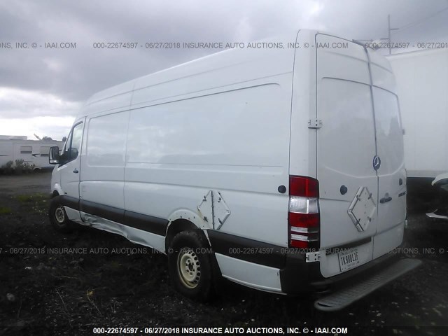 WD3PE8CB7B5596459 - 2011 MERCEDES-BENZ SPRINTER 2500 WHITE photo 3