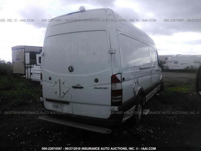 WD3PE8CB7B5596459 - 2011 MERCEDES-BENZ SPRINTER 2500 WHITE photo 4