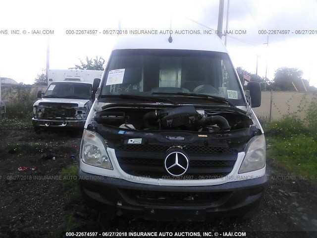 WD3PE8CB7B5596459 - 2011 MERCEDES-BENZ SPRINTER 2500 WHITE photo 6