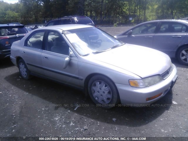 1HGCD5638TA082916 - 1996 HONDA ACCORD LX/EX GRAY photo 1