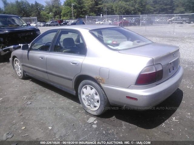 1HGCD5638TA082916 - 1996 HONDA ACCORD LX/EX GRAY photo 3