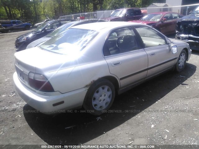 1HGCD5638TA082916 - 1996 HONDA ACCORD LX/EX GRAY photo 4