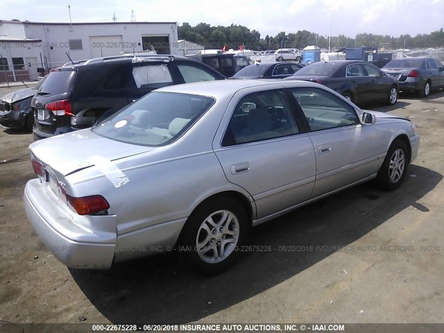 4T1BG22K31U804121 - 2001 TOYOTA CAMRY CE/LE/XLE 银色 照片 4