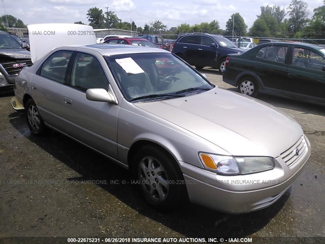 4T1BF22K2WU064930 - 1998 TOYOTA CAMRY CE/LE/XLE GOLD photo 1