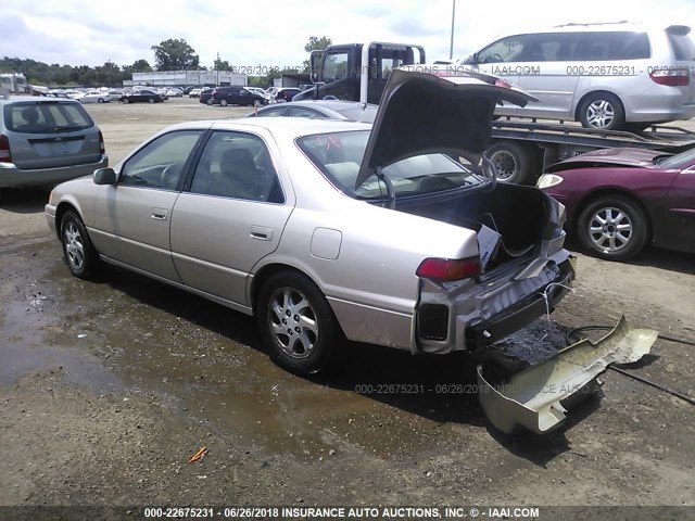 4T1BF22K2WU064930 - 1998 TOYOTA CAMRY CE/LE/XLE GOLD photo 3