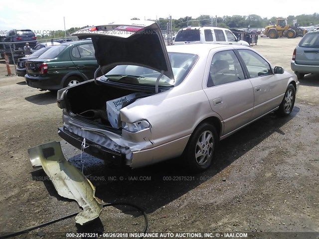 4T1BF22K2WU064930 - 1998 TOYOTA CAMRY CE/LE/XLE GOLD photo 4