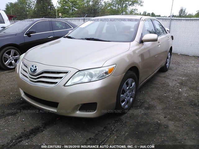 4T1BF3EK9AU076566 - 2010 TOYOTA CAMRY SE/LE/XLE GOLD photo 2