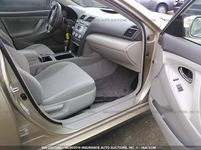 4T1BF3EK9AU076566 - 2010 TOYOTA CAMRY SE/LE/XLE GOLD photo 5