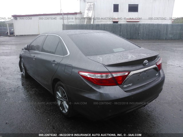 4T1BF1FKXFU002308 - 2015 TOYOTA CAMRY LE/XLE/SE/XSE GRAY photo 3