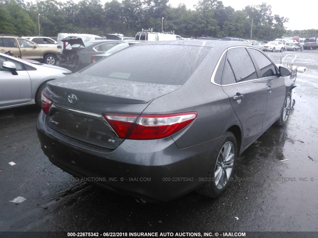 4T1BF1FKXFU002308 - 2015 TOYOTA CAMRY LE/XLE/SE/XSE GRAY photo 4