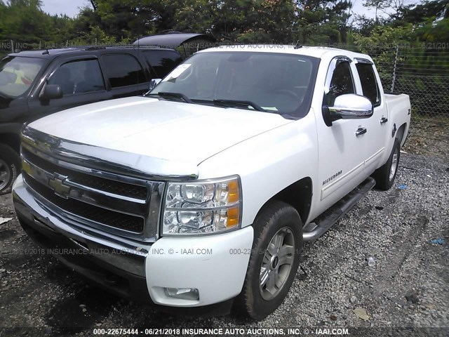 3GCRCSE08AG128017 - 2010 CHEVROLET SILVERADO C1500 LT WHITE photo 2