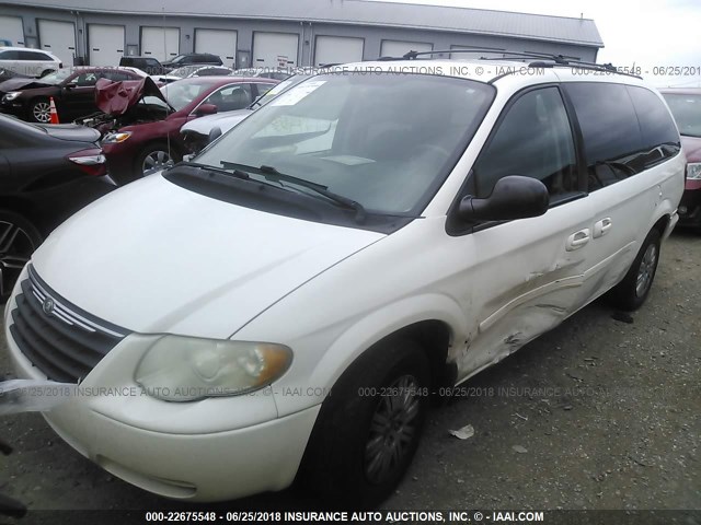 2C8GP44R15R423675 - 2005 CHRYSLER TOWN & COUNTRY LX WHITE photo 6