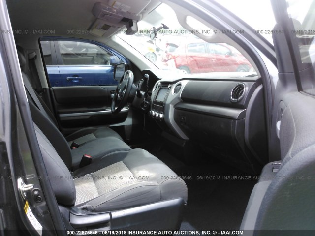 5TFUW5F1XFX466869 - 2015 TOYOTA TUNDRA DOUBLE CAB SR/SR5 GRAY photo 5