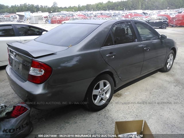 JTDBE32K820116334 - 2002 TOYOTA CAMRY LE/XLE/SE ნაცრისფერი ფოტო 4
