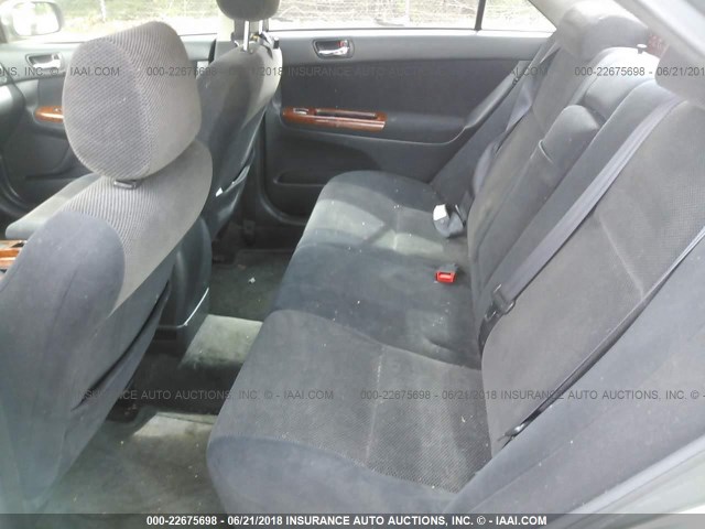 JTDBE32K820116334 - 2002 TOYOTA CAMRY LE/XLE/SE ნაცრისფერი ფოტო 8