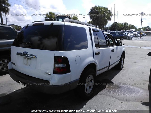 1FMEU72E06UA21777 - 2006 FORD EXPLORER XLS WHITE photo 4