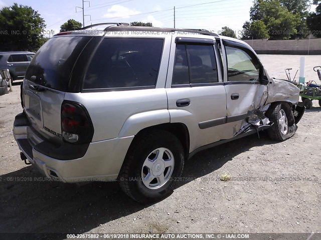 1GNDT13S432369200 - 2003 CHEVROLET TRAILBLAZER  SILVER photo 4