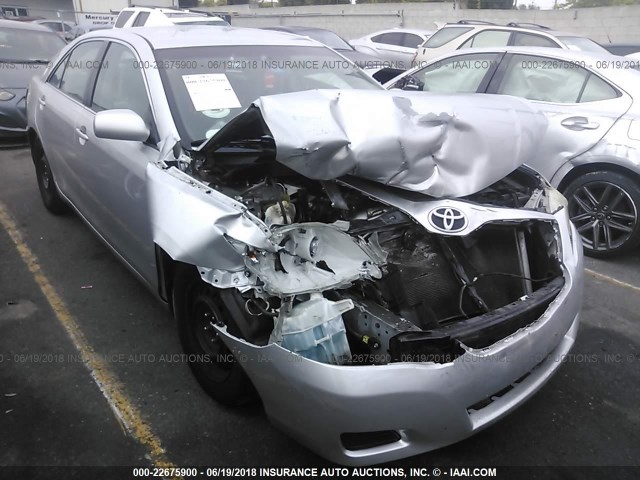 4T1BF3EK7BU646372 - 2011 TOYOTA CAMRY SE/LE/XLE ვერცხლისფერი ფოტო 1