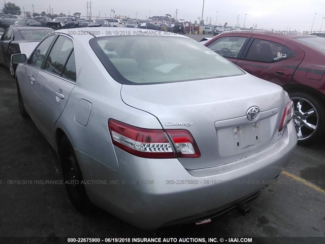 4T1BF3EK7BU646372 - 2011 TOYOTA CAMRY SE/LE/XLE ვერცხლისფერი ფოტო 3
