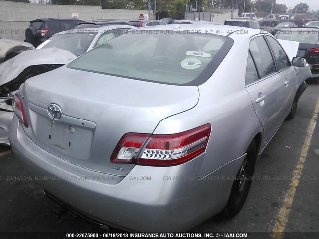 4T1BF3EK7BU646372 - 2011 TOYOTA CAMRY SE/LE/XLE ვერცხლისფერი ფოტო 4