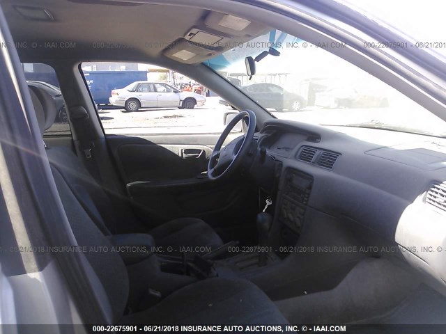 4T1BG22K51U053541 - 2001 TOYOTA CAMRY CE/LE/XLE SILVER photo 5