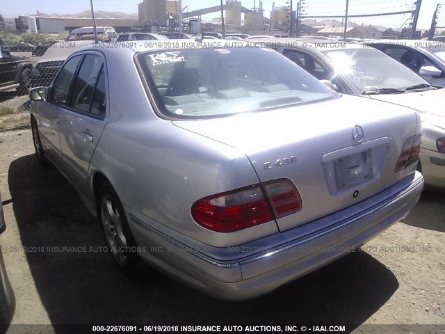 WDBJF70JX1B308124 - 2001 MERCEDES-BENZ E 430 SILVER photo 3