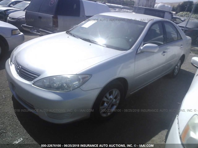 4T1BE32K85U515544 - 2005 TOYOTA CAMRY LE/XLE/SE Gümüş foto 2