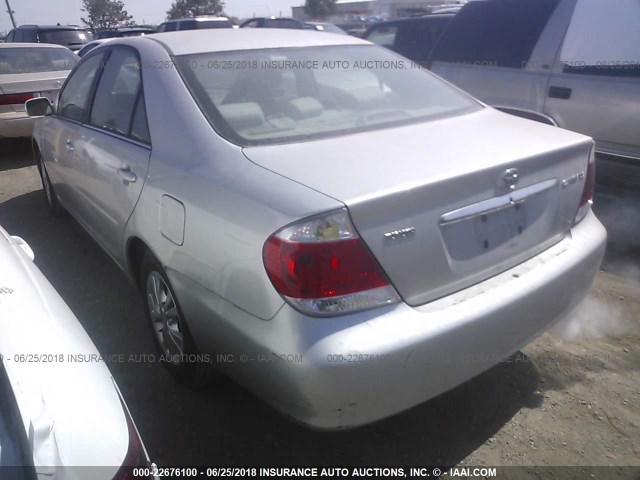 4T1BE32K85U515544 - 2005 TOYOTA CAMRY LE/XLE/SE Gümüş foto 3