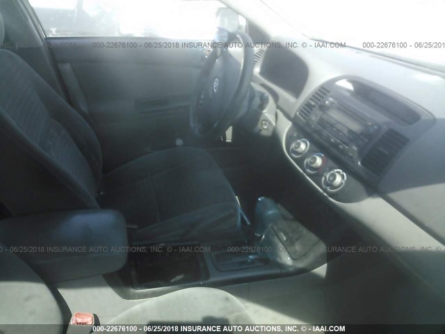 4T1BE32K85U515544 - 2005 TOYOTA CAMRY LE/XLE/SE Gümüş foto 5
