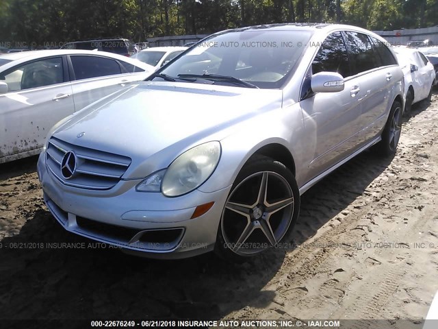 4JGCB65E67A039223 - 2007 MERCEDES-BENZ R 350 SILVER photo 2