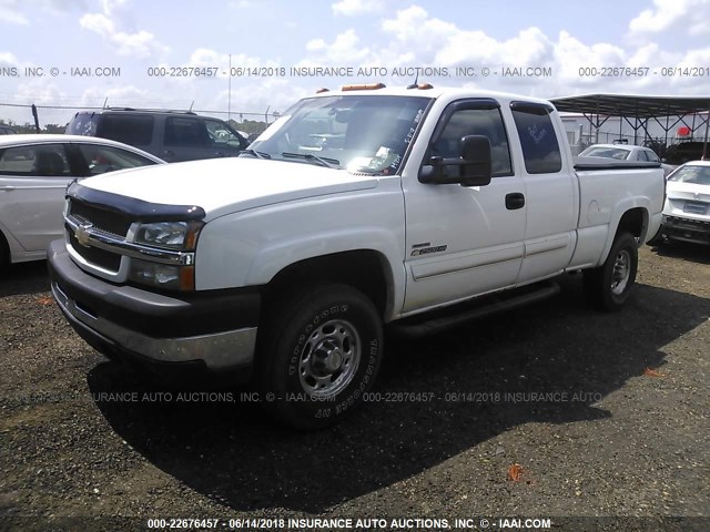 1GCHK29244E345263 - 2004 CHEVROLET SILVERADO K2500 HEAVY DUTY WHITE photo 2