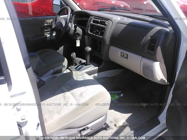 JA4MT31R63J022956 - 2003 MITSUBISHI MONTERO WHITE photo 5