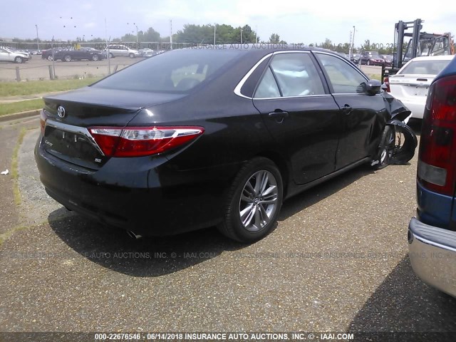 4T1BF1FK7FU972939 - 2015 TOYOTA CAMRY LE/XLE/SE/XSE BLACK photo 4