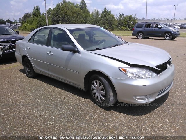 4T1BE32K35U573450 - 2005 TOYOTA CAMRY LE/XLE/SE ნაცრისფერი ფოტო 1