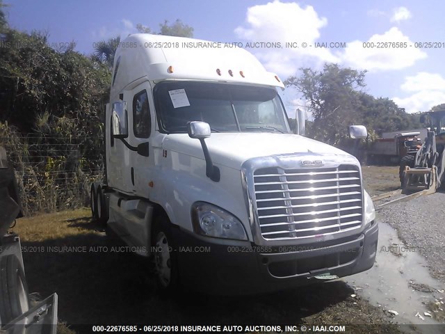 1FUJGLBG3CSBL3920 - 2012 FREIGHTLINER CASCADIA 125  WHITE photo 1