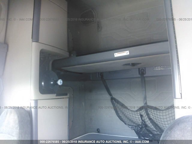 1FUJGLBG3CSBL3920 - 2012 FREIGHTLINER CASCADIA 125  WHITE photo 7